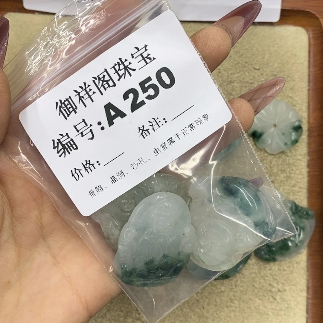 石英质玉吊坠(不含链)未镶嵌?****゛