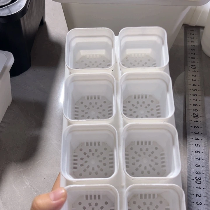 5白方24个加8孔托架3个