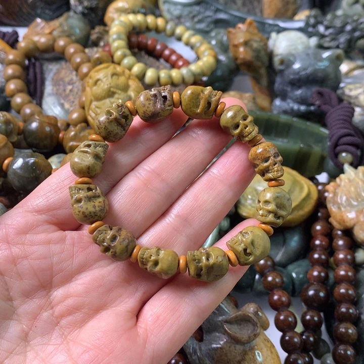 未镶嵌岫岩河磨玉（透闪石质玉）挂件