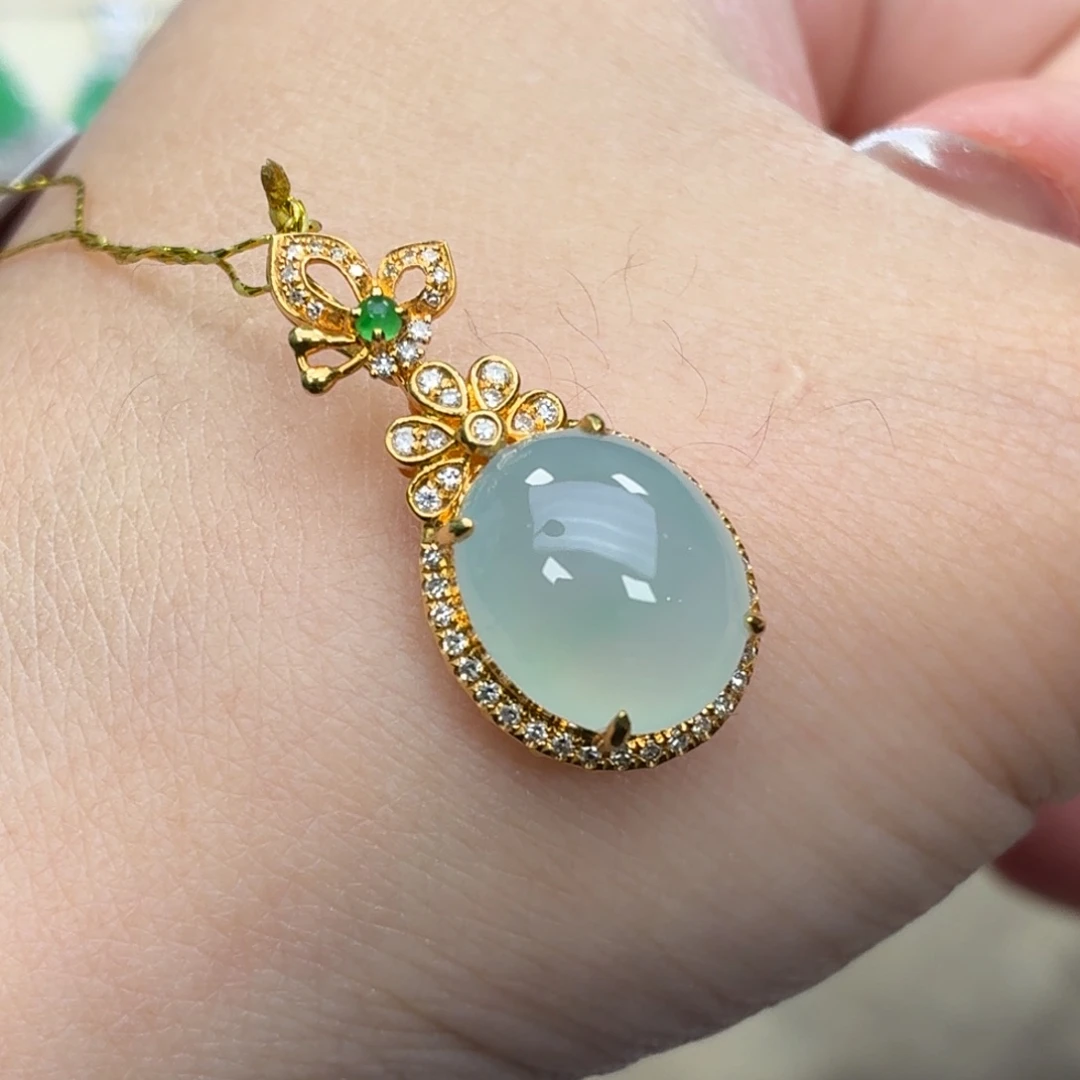 翡翠18K金镶嵌颈饰