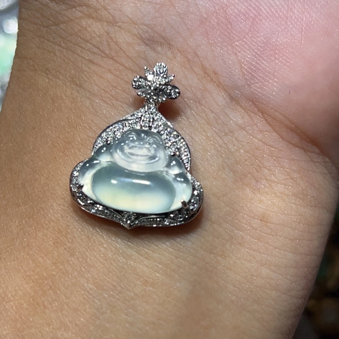 颈饰18K金镶嵌翡翠