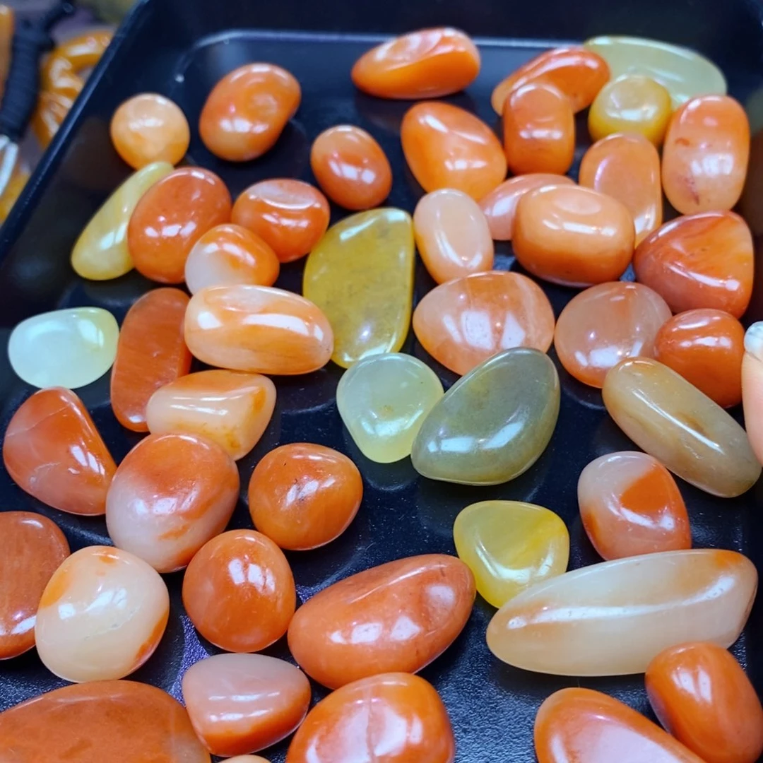 未镶嵌石英质玉（黄龙玉）颈饰