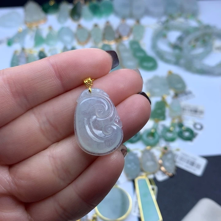 翡翠颈饰未镶嵌翡翠