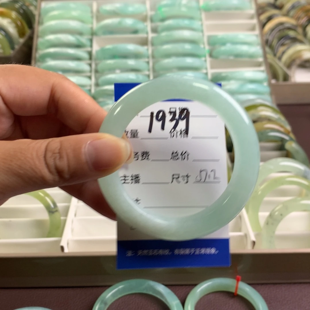 ᕱ***兔蛇纹石玉未镶嵌手镯1939