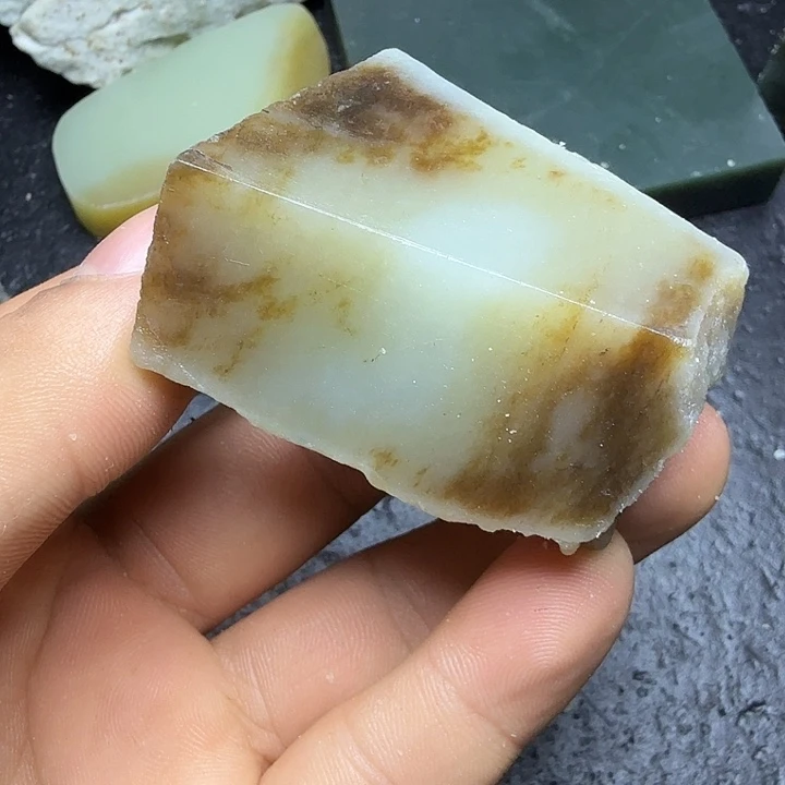 和田玉（糖玉）未镶嵌珠宝奇石