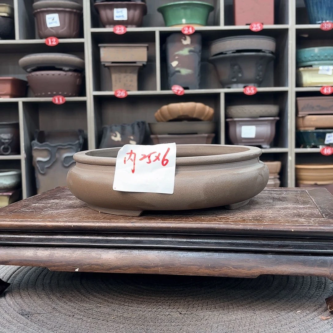 紫砂花盆紫砂的颜色很漂亮