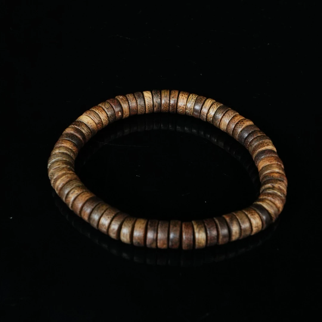 A5901 苏拉威西沉香粗纹绿底9分沉平安扣手串 0.78x0.3cm  4.11g