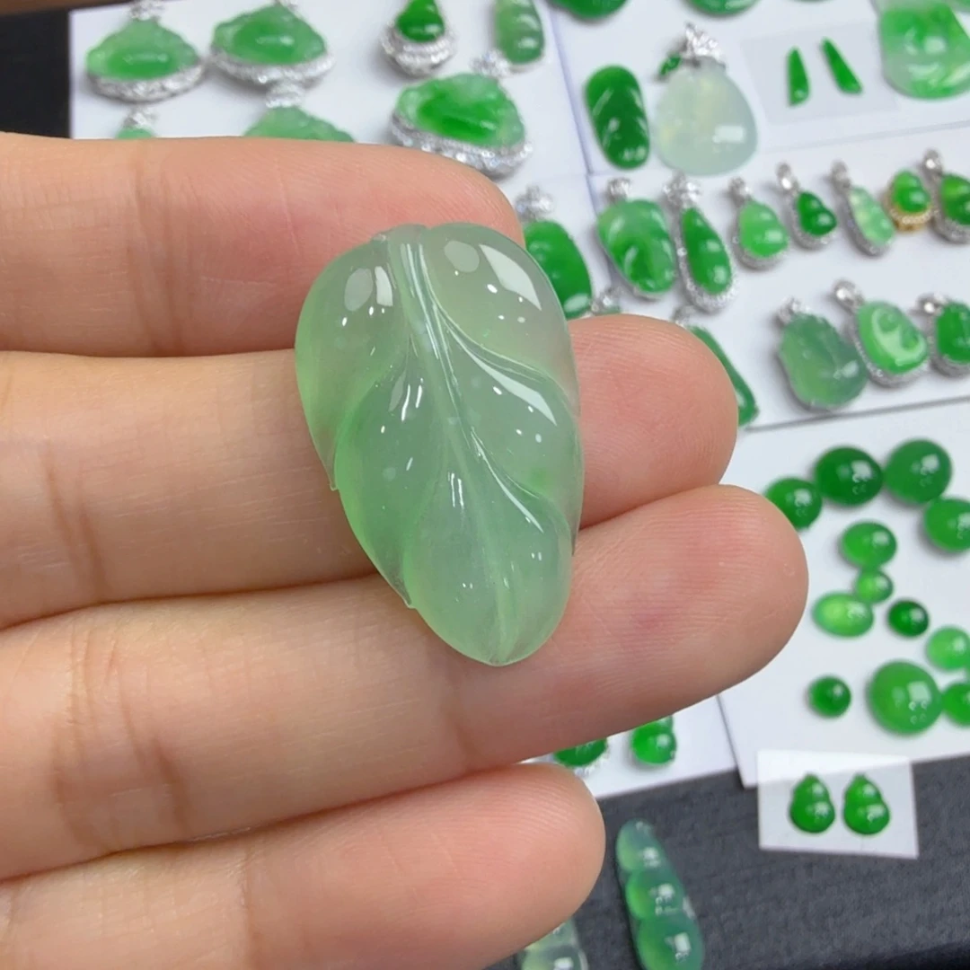 颈饰未镶嵌翡翠叶子