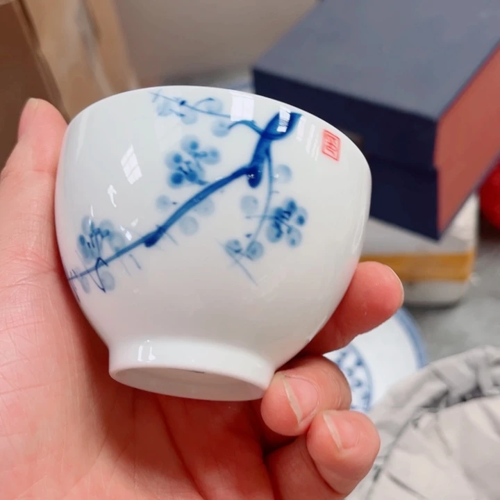 青花玲珑手绘梅花小杯