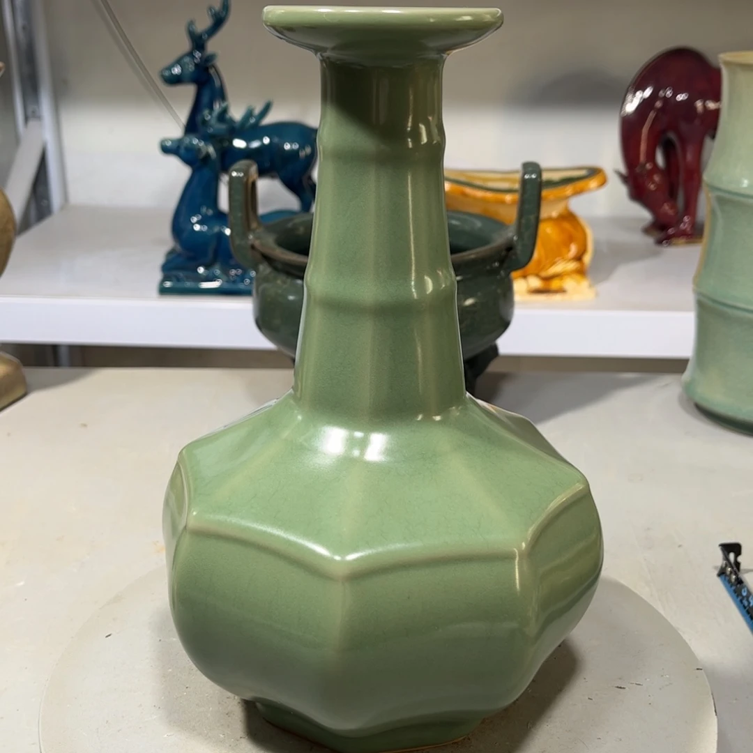 瓶龙泉青瓷品相完美