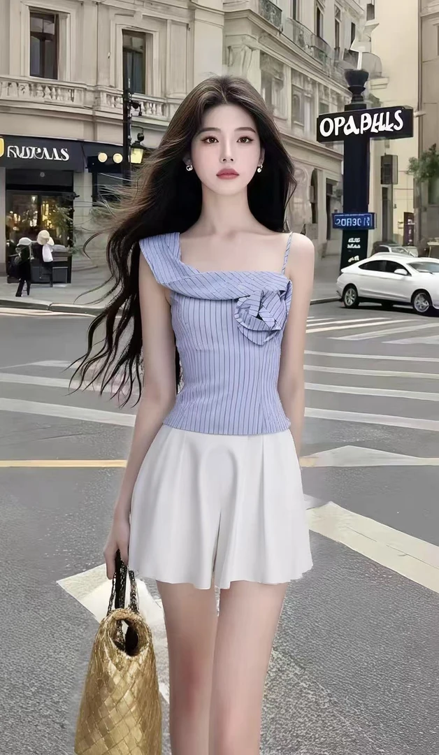 新款时尚休闲通勤风方领修身条纹设计上衣+白色高腰百搭半身裙女