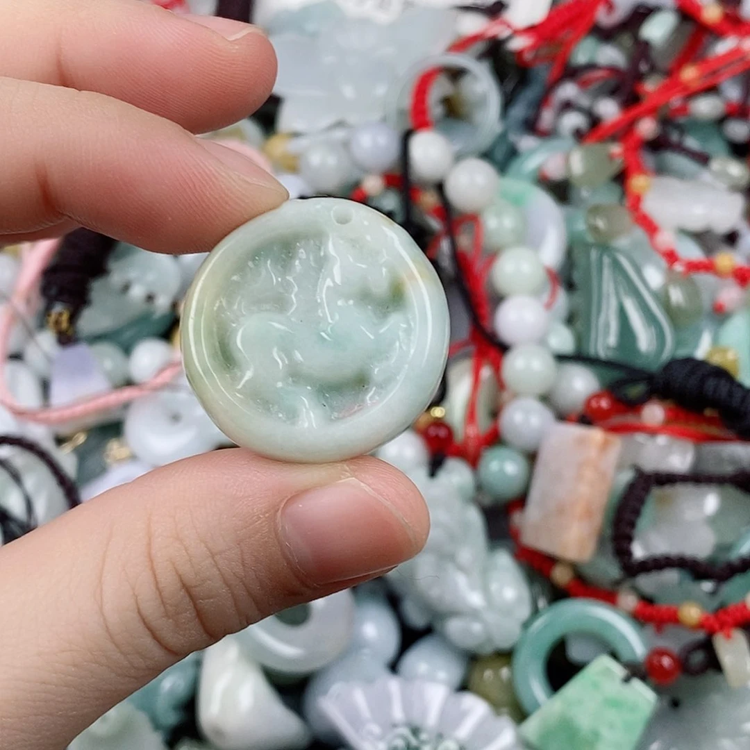 翡翠未镶嵌颈饰马