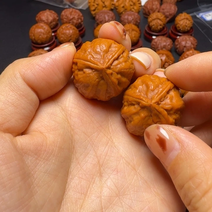 随***扬文玩核桃吊坠元宝三棱