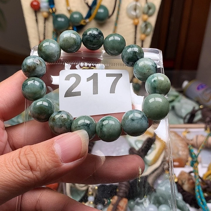 翡翠颈饰未镶嵌张*喵翡翠