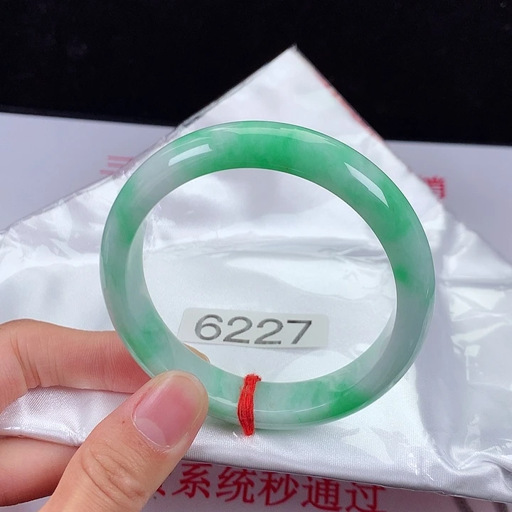 【闪购商品】翡翠手镯未镶嵌56圈口