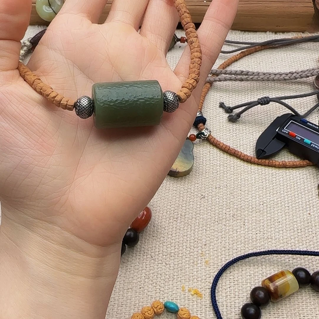 和田玉未镶嵌颈饰?**拉