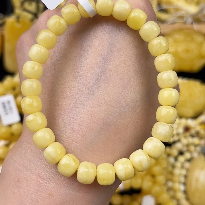 琥珀未镶嵌颈饰琥珀