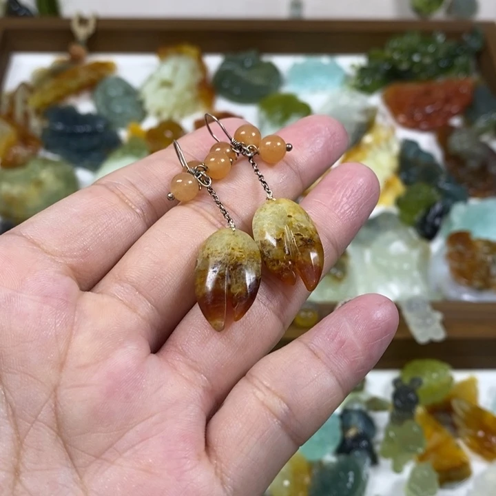 未镶嵌蛇纹石玉耳饰穿****期