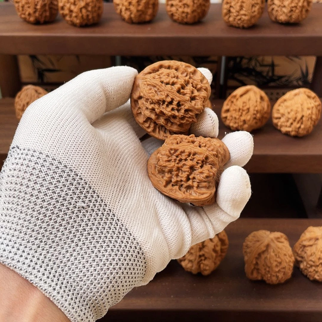 李***书文玩核桃吊坠南疆石