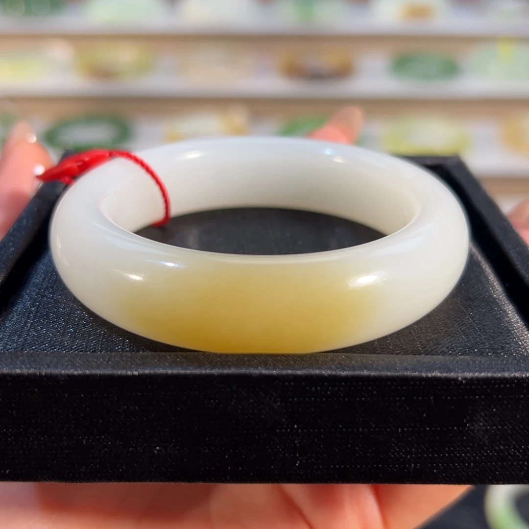 和田玉未镶嵌手镯一口甜糖53.8