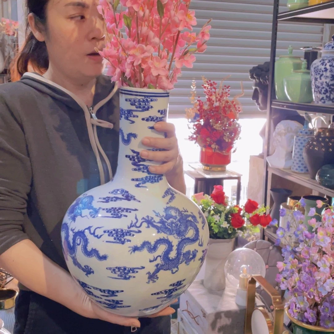 陶瓷花瓶，仿真绿植。