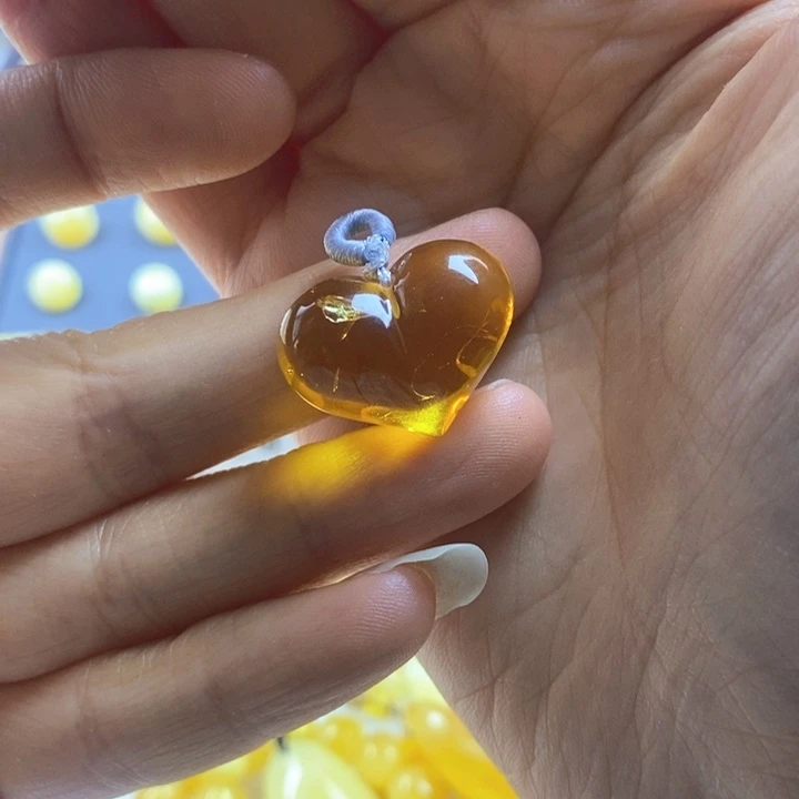 未镶嵌蜜蜡裸石是*暖微瑕
