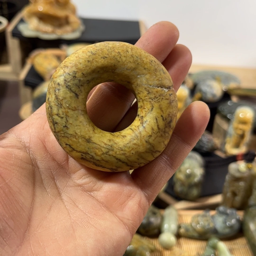 杰***夫岫岩河磨玉（透闪石质玉）未镶嵌挂件