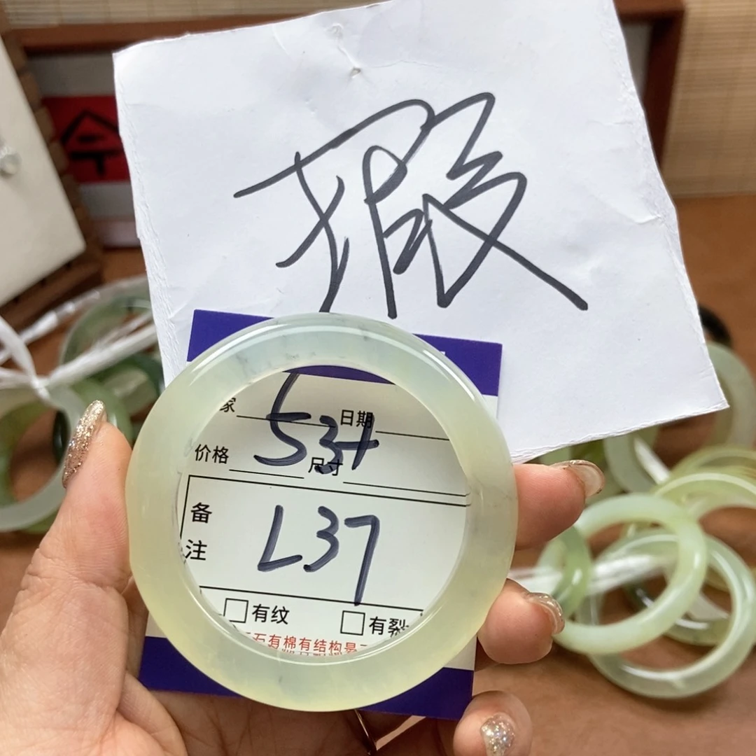 岫玉手镯手镯未镶嵌