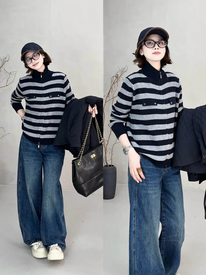 月月  2025秋冬新款赫尔图约极简立领休闲显瘦针织衫 2509C6095