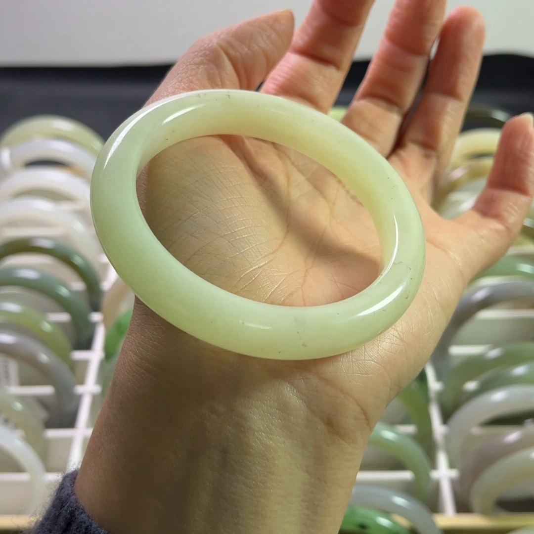 和田玉手镯59.5圈未镶嵌