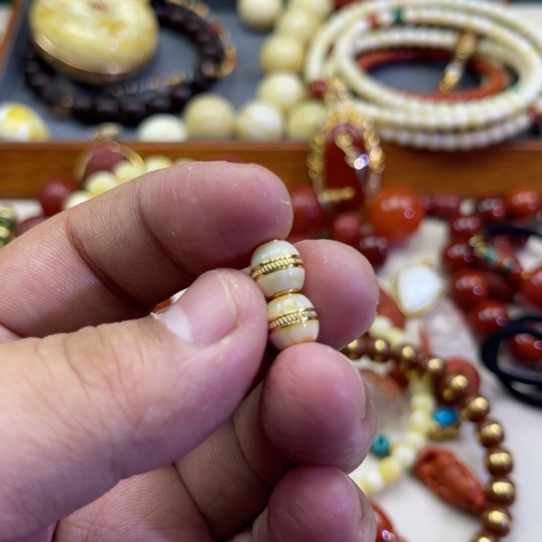 琥珀未镶嵌珠宝奇石38