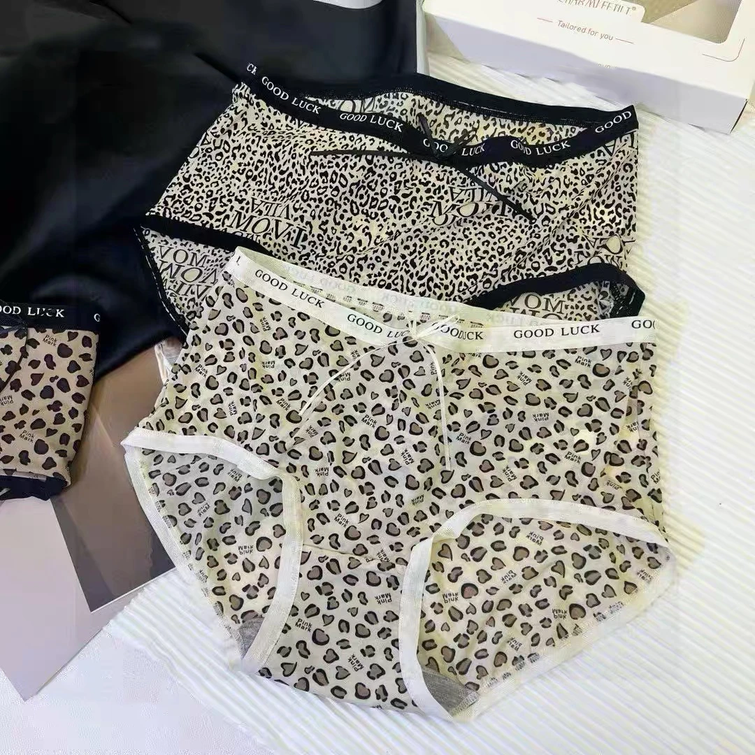 2025年新款中腰女纯欲豹纹少女裸感舒适包臀透气三角裤