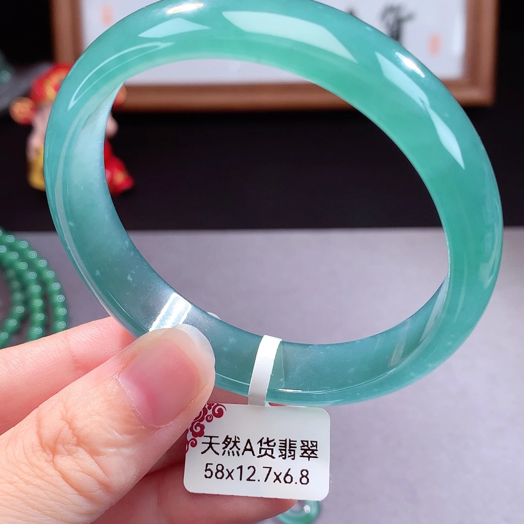 未镶嵌手镯（圆镯）翡翠