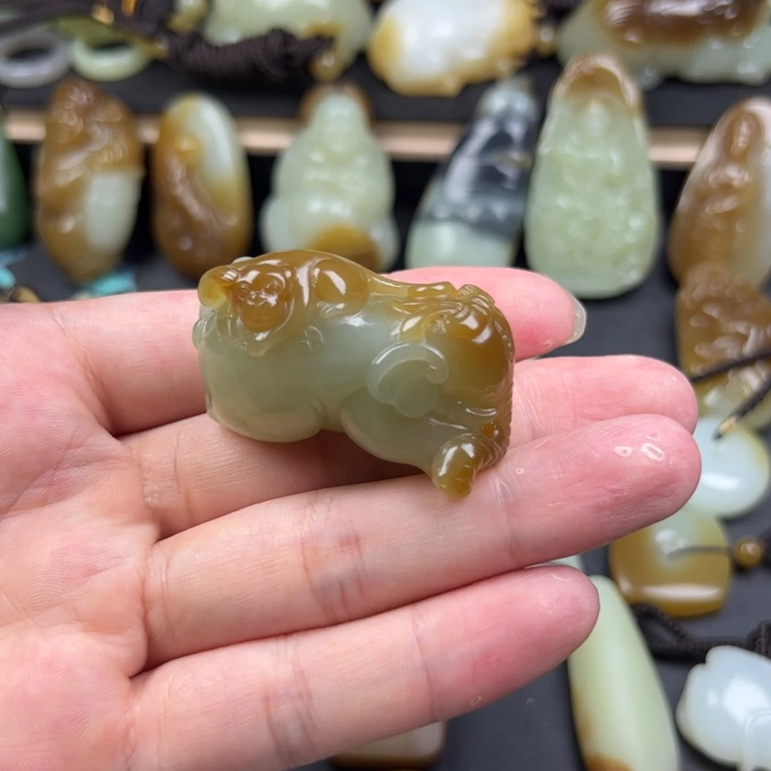 颈饰未镶嵌和田玉（糖玉）