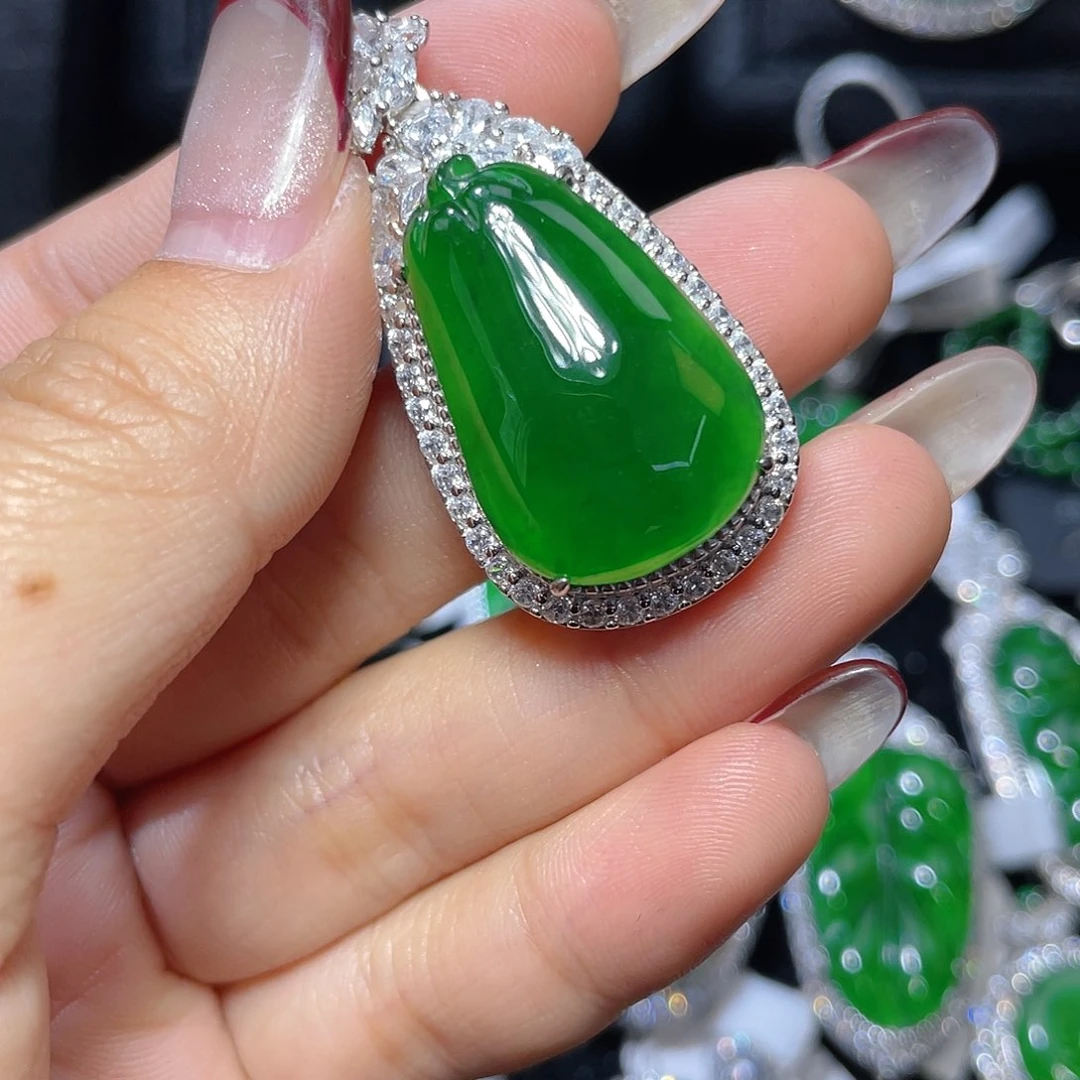 翡翠颈饰银S925镶嵌翡翠