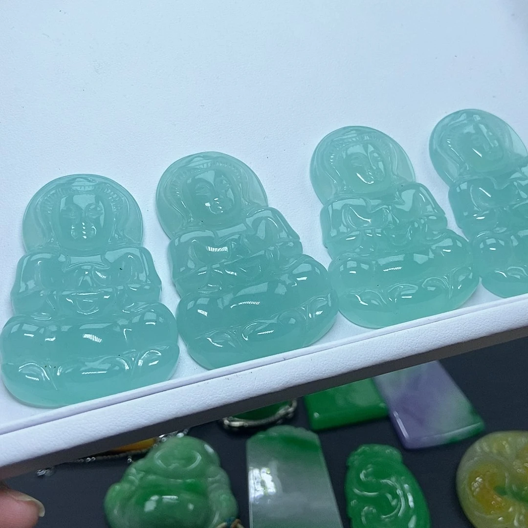 翡翠吊坠(赠链)未镶嵌