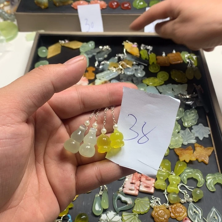 蛇纹石玉耳钉足银镀金镶嵌a**天