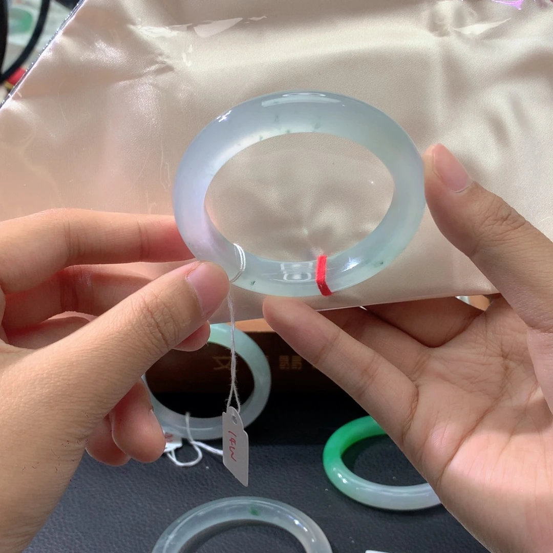 翡翠未镶嵌手镯正圈