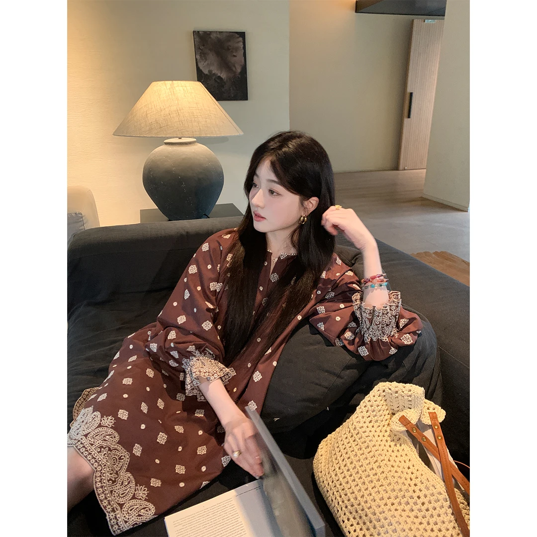 夏诗文 全棉定位绣花圆领长袖连衣裙女春夏复古短裙