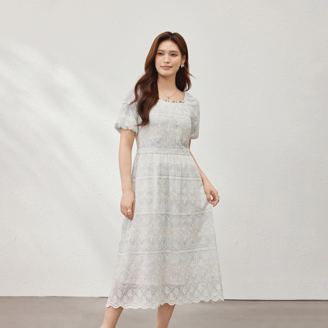 【汐影】纤莉秀大码女装 波嬉风立体绣花花苞袖度假连衣裙QK2575