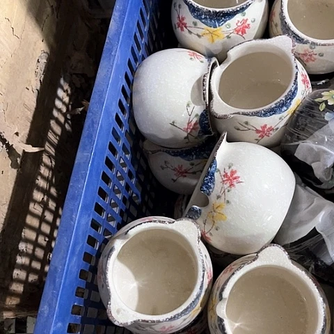 微瑕，不能明火，口径9高度7，2个无盖