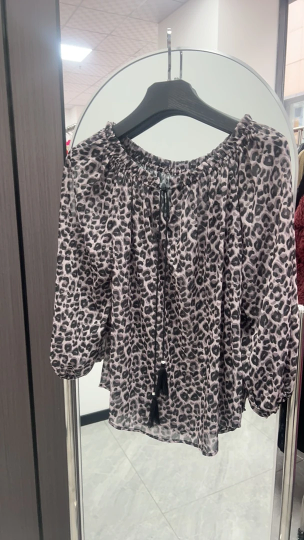 1005豹纹洋气减龄碎花小衫显瘦短裤套装