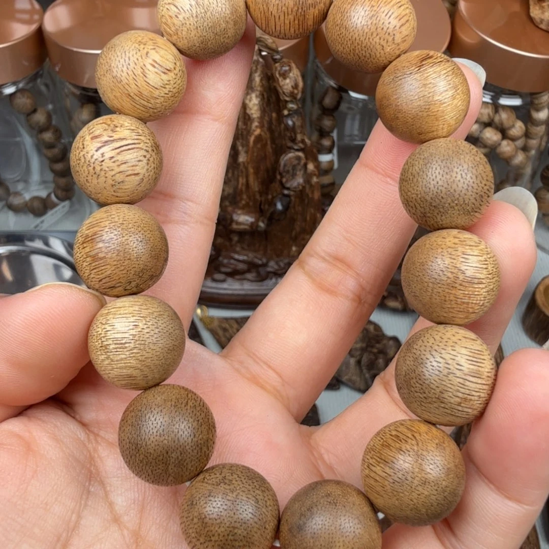 沉香碎屑沉香菩萨 1.4*13.8 克