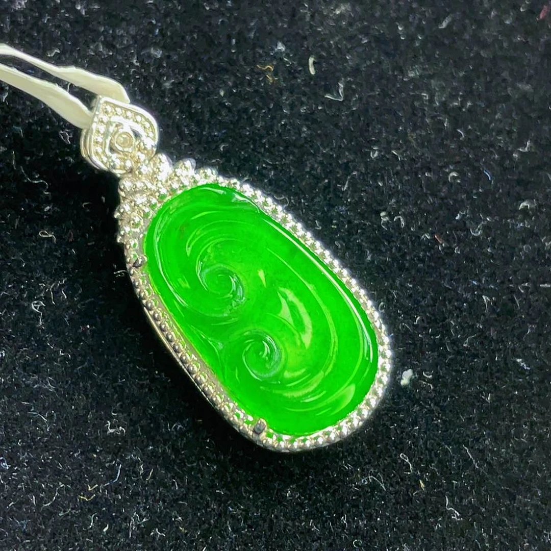 翡翠吊坠(不含链)18K金镶嵌