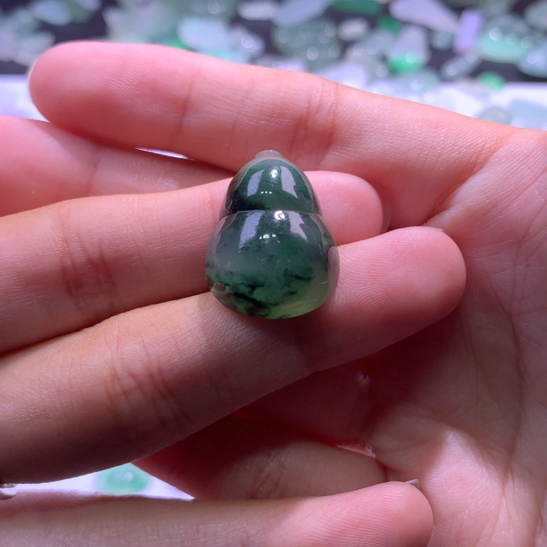 翡翠未镶嵌颈饰葫芦
