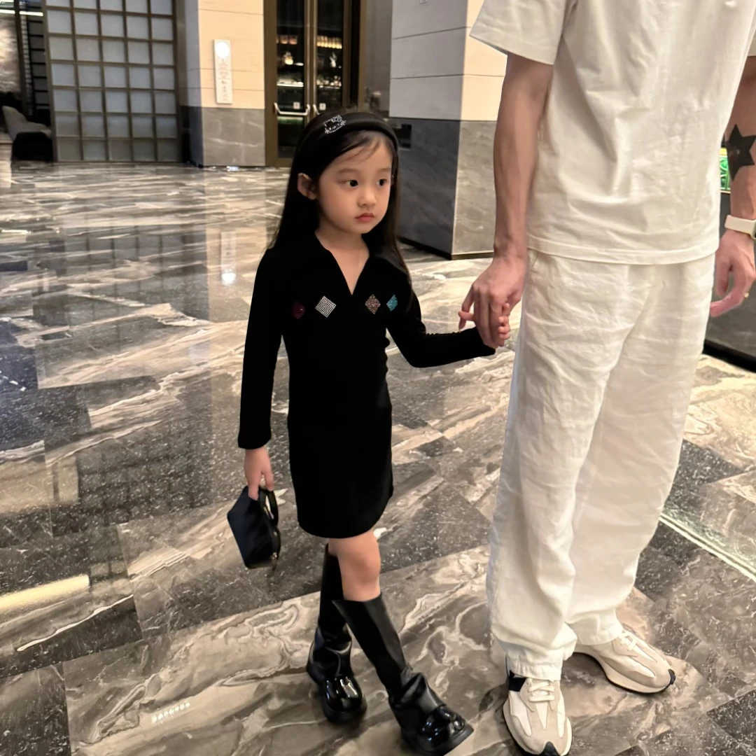 【小语希希】2025秋冬新款时尚黑色POLO领烫钻女童连衣裙