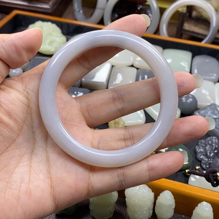 *****未镶嵌手镯和田玉