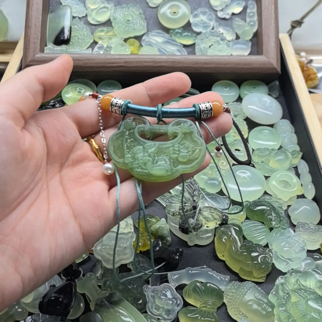 合金蛇纹石玉颈饰