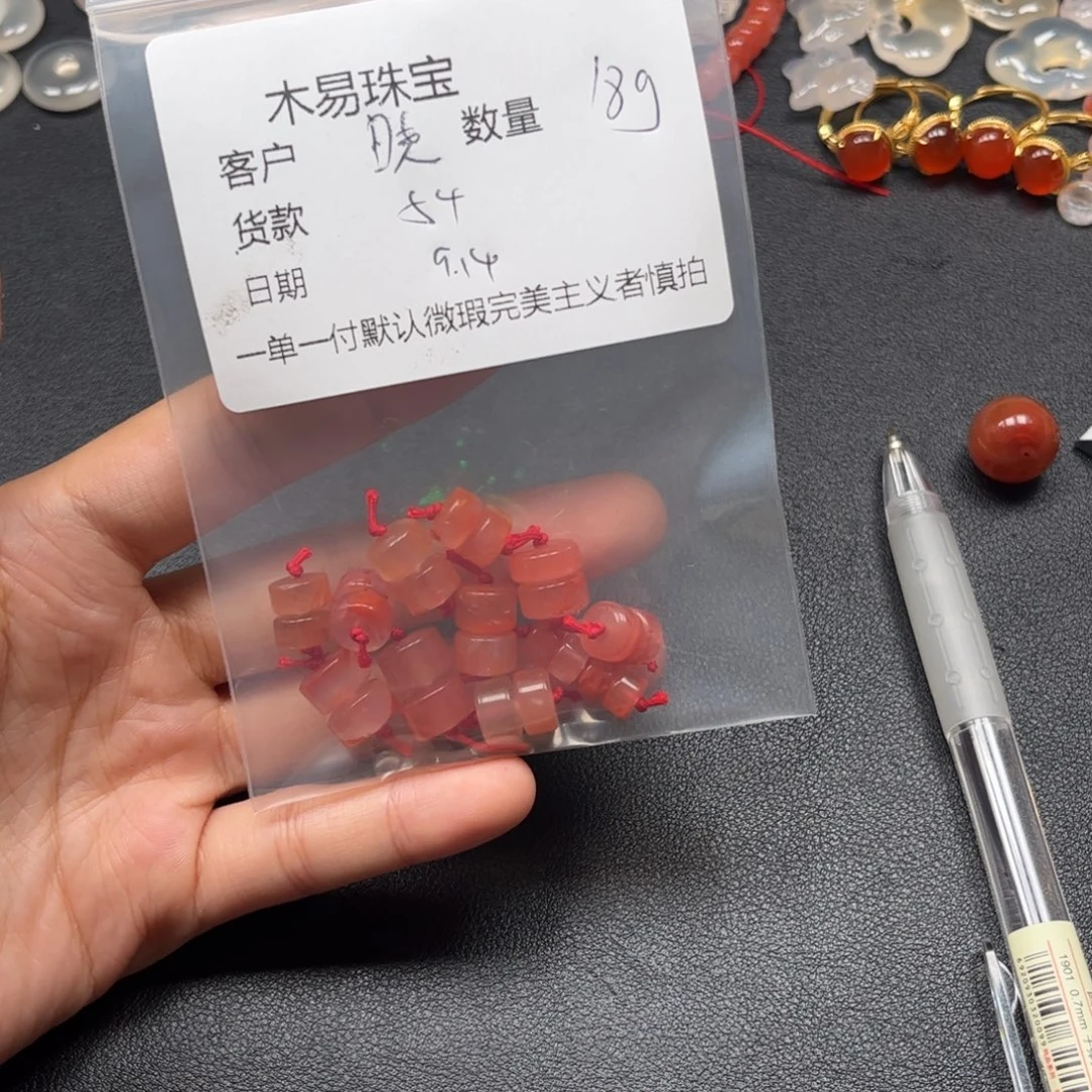 晓***芳未镶嵌配饰南红玛瑙