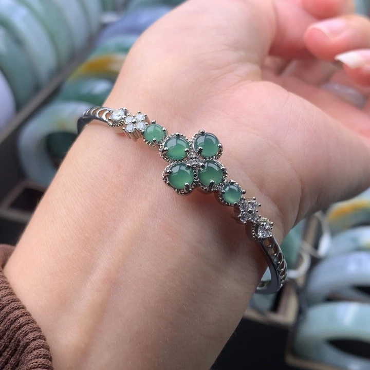 颈饰未镶嵌翡翠多样性